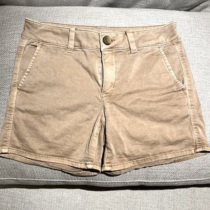 American Eagle super stretch shorts for sale! Size US 2/ CA 2!